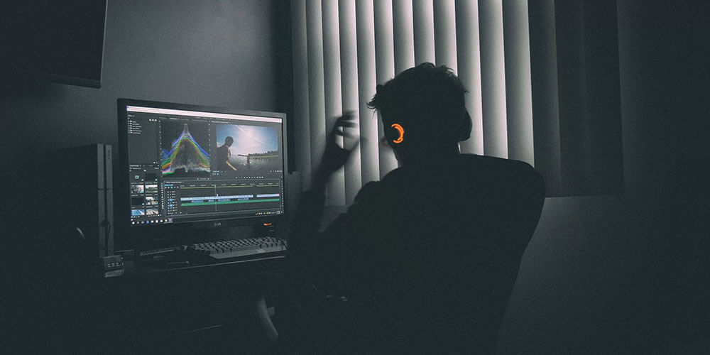 Adobe Premiere Proを無料希望